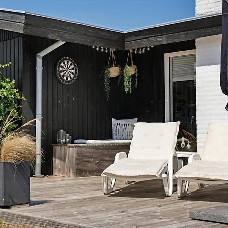 Peaceful Nostalgic With A View Semesterbostad Ebberup