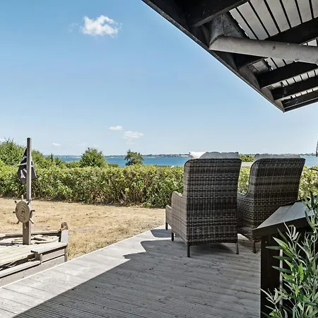 Peaceful Nostalgic With A View Semesterbostad Ebberup